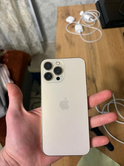 Iphone 13 pro max , в хорошем состоянии