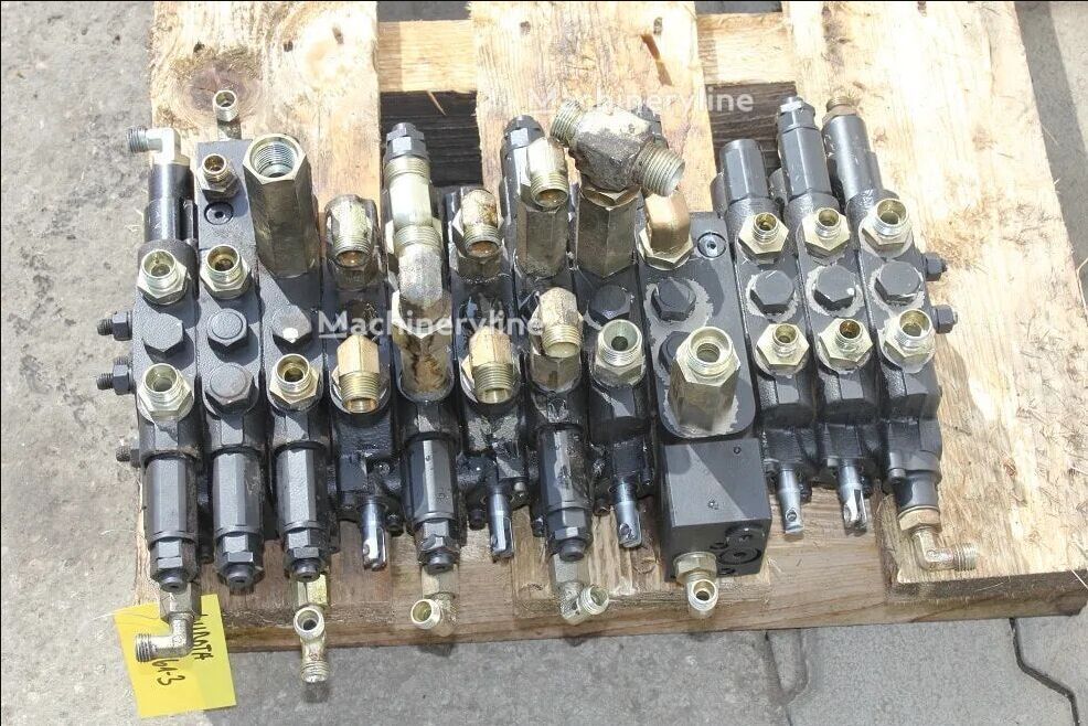 Distribuitor hidraulic pentru miniexcavator Kubota