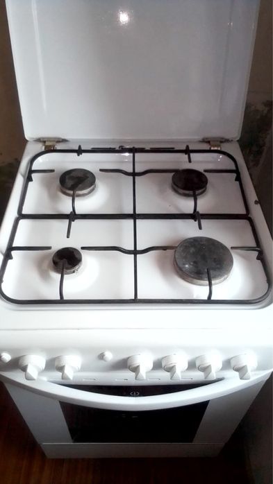 Продам газовую плиту
