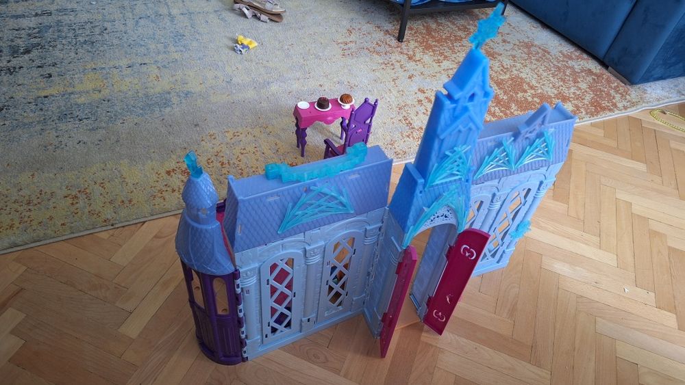 Set Castel Frozen cu papusa Ana