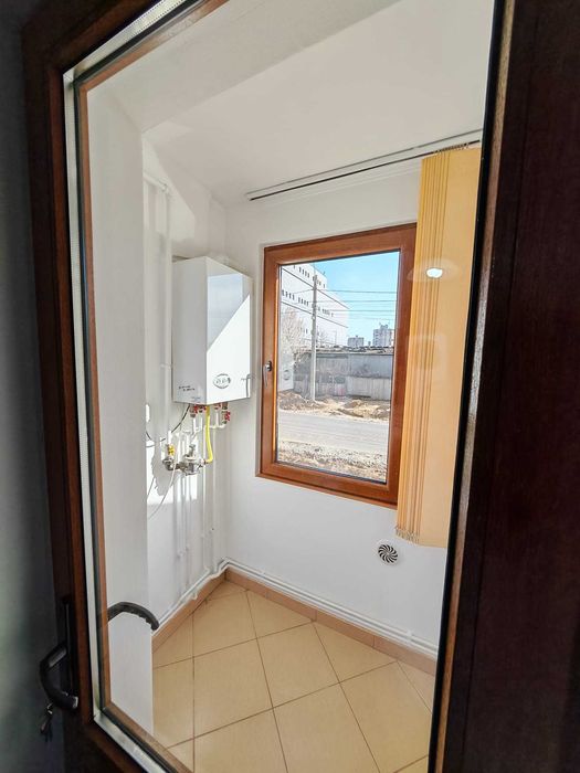 Vând apartament 3 camere decomandat (cu garaj și loc de parcare)