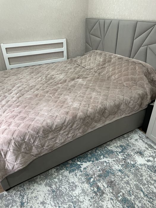 Двуспальная кровать