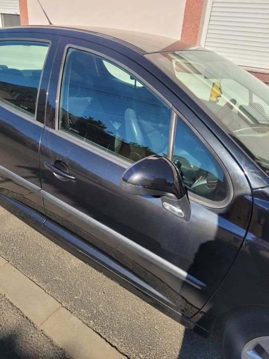 Vând Peugeot 207