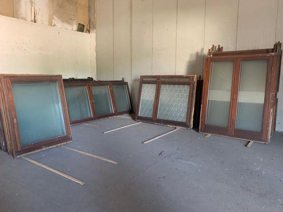 Geamuri și usi termopan din lemn stejar