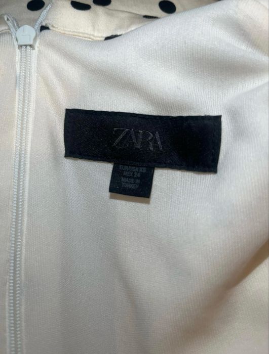 Платье Zara в горошек. Размер: XS