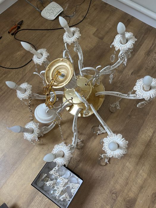 Большая люстра.