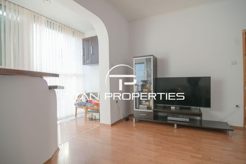 Тристаен апартамент в жк. Тракия