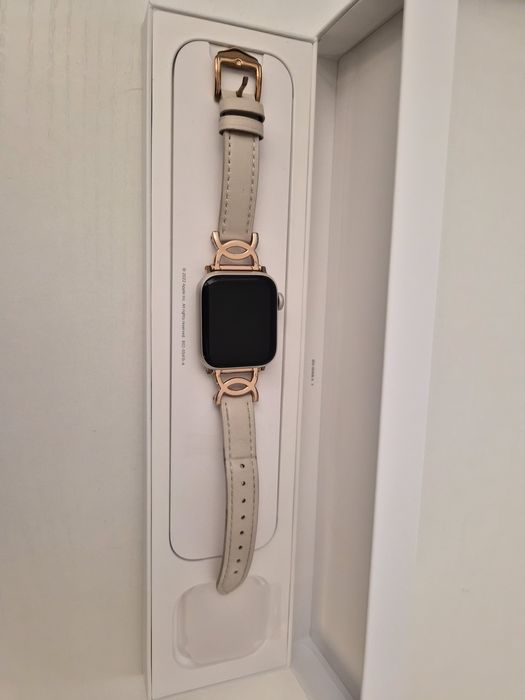 Продавам Apple Watch SE  (GPS + Cellular), 40 mm, цвят Starligh