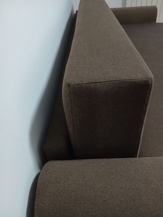 Canapea maro extensibila 3 locuri