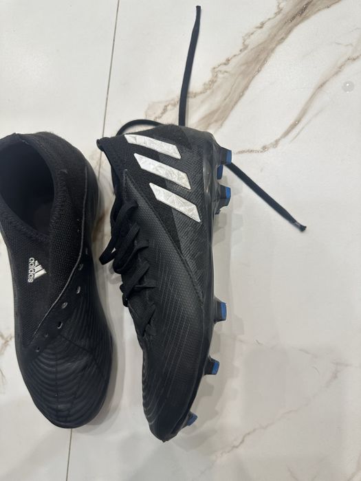 Бутсы от бренда адидас