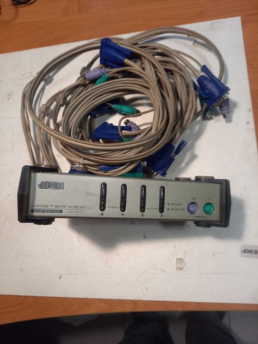 KVM SWITCH на 4 входа продам