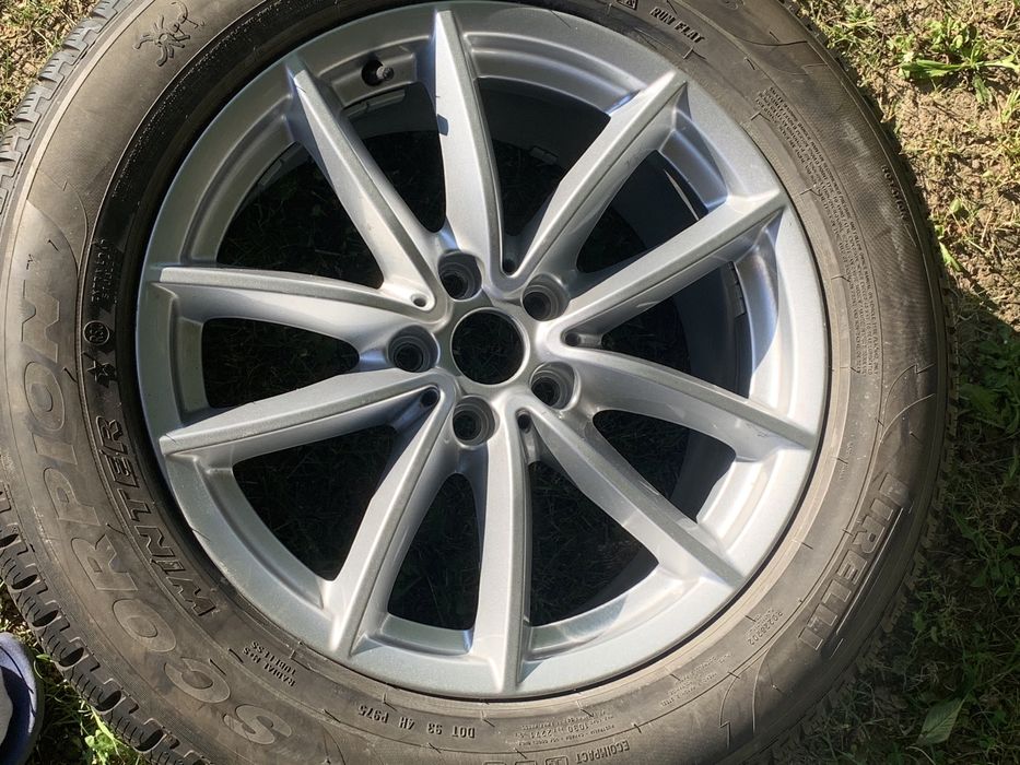 Jante noi cu tot cu cauciucuri de iarna Pirelli