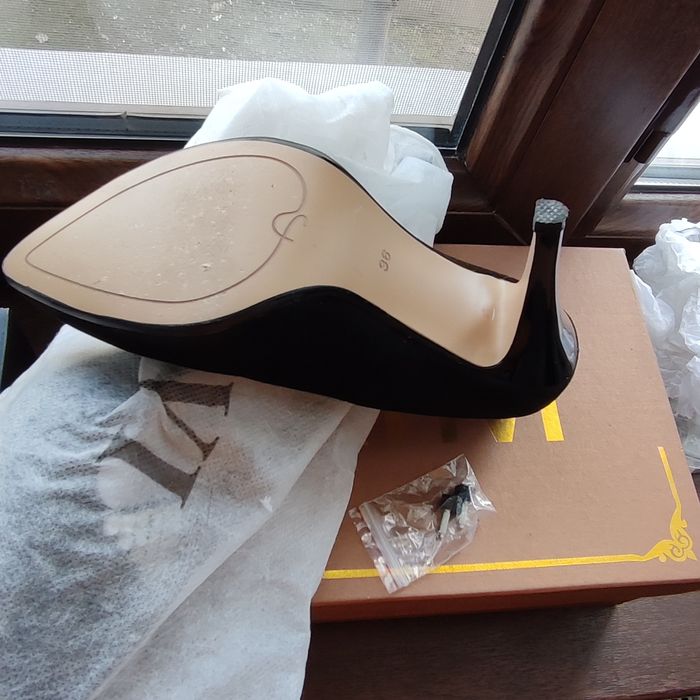 Золушка учун оёк киим