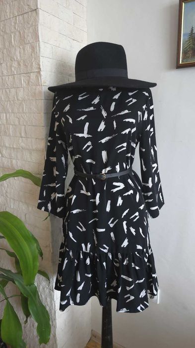 Черно-бяла есенна рокля Pieces