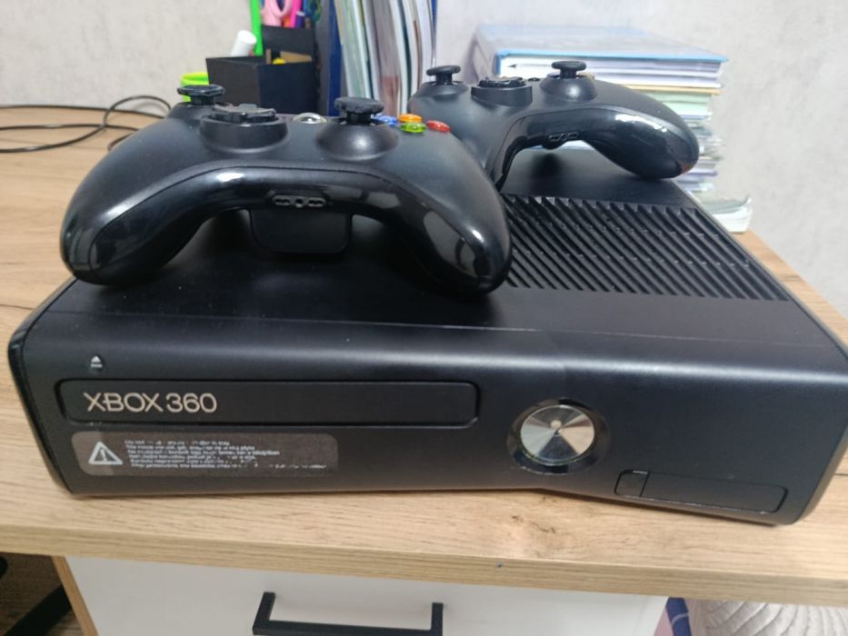 Продам игровую приставку Xbox 360