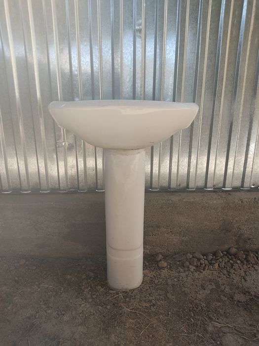 Раковина с ножкой