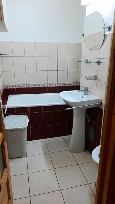 Dau în chirie garsoniera în Rogerius