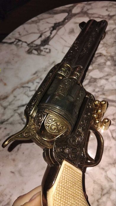 3 броя стари пистолети