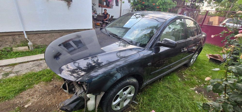 Passat B5 pentru piese.