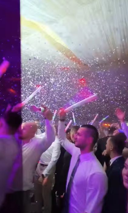 Gheata carbonica,artificii vulcan si confetti