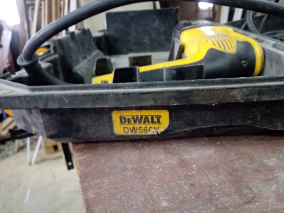 Перфоратор DeWALT DW556K