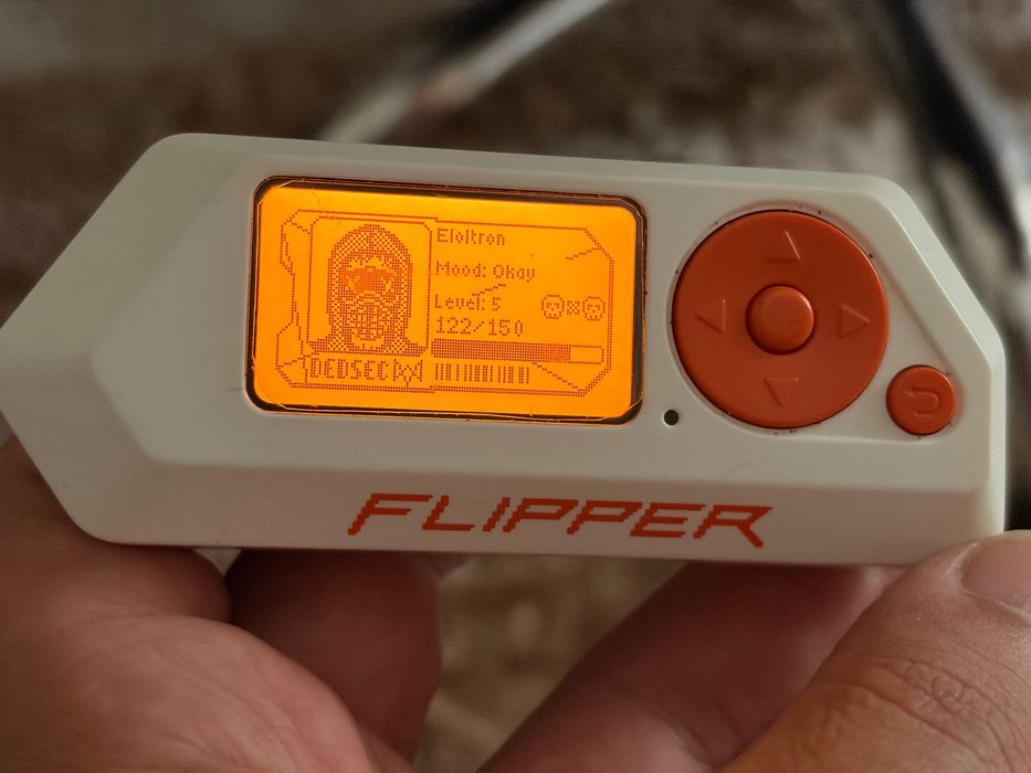 Flipper Zero – максимално възможният комплект: 5 платки (AIO 3-в-1, E07 100mW, ESP32 Wi-Fi, nRF24, CC1101) + Yagi, 150+ NFC, Momentum