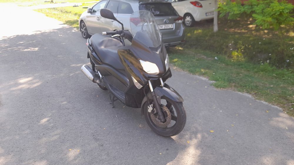 Yamaha x-max 250