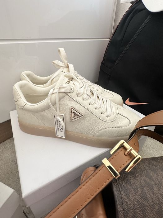 Нови дамски обувки Guess
