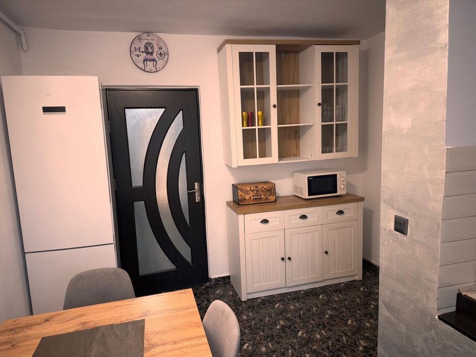 Închiriez apartament 3 camere 450 euro
