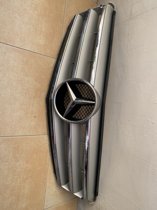 Решетка за Мерцедес w204