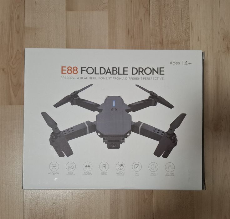 Dronă Pliabilă E88 – Dual Camera HD & Senzori