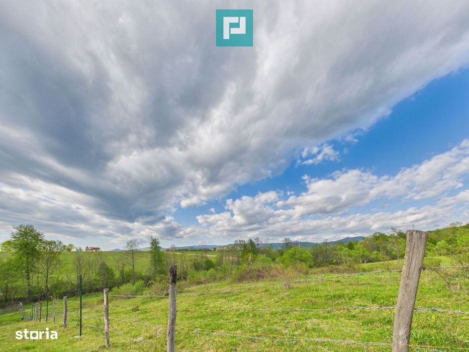 Casă cu teren de 17.681 mp, în loc. Hălmăgel, Arad