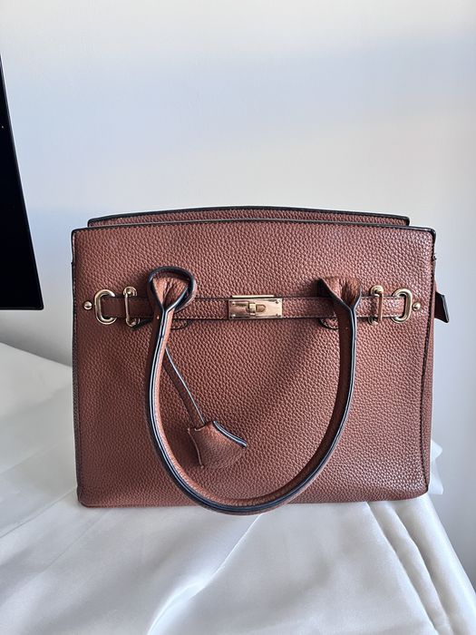 Кафява чанта.