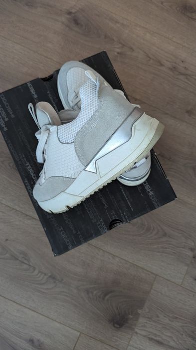 Дамски сникърси TOGOSHI /бели/