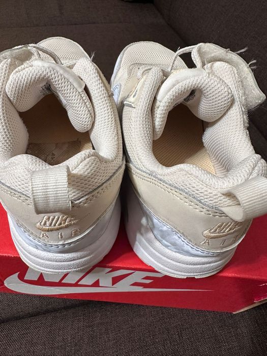 Adidasi Nike fete, marime 31, stare foarte buna
