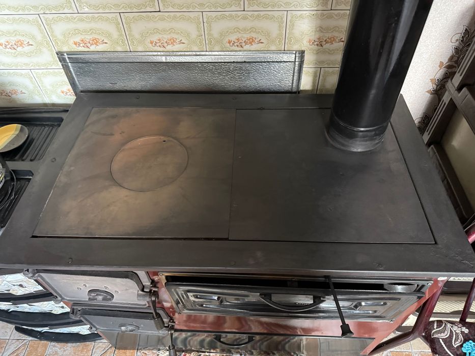 Готварска печка с дърва.