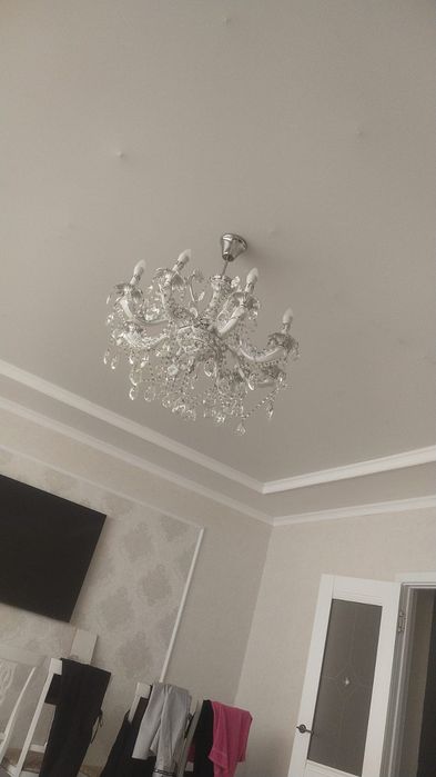 Люстра для зала.