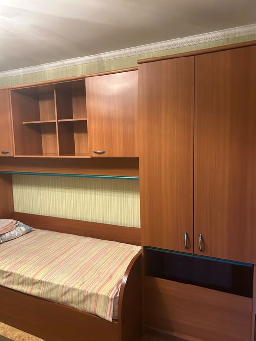 Стенка в детскую с кроватью