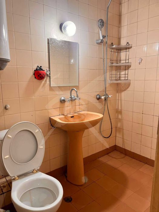 Дава се под наем Тристаен апартамент в Варна, Автогара - 60 кв.м за 375 € - Снимка #6