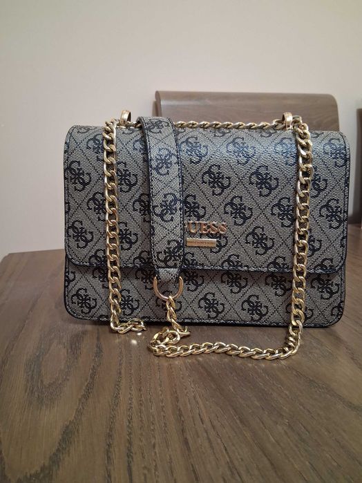 Дамска чанта Guess