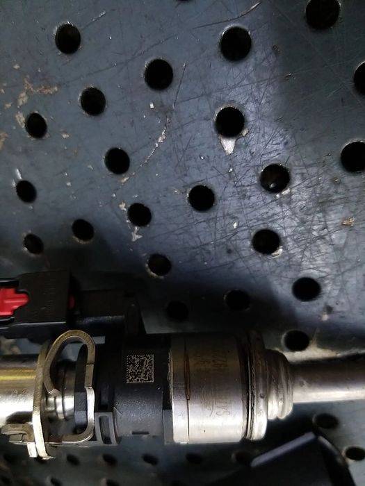 Injector 1.0 b ford focus 4 h6bg9f593ab