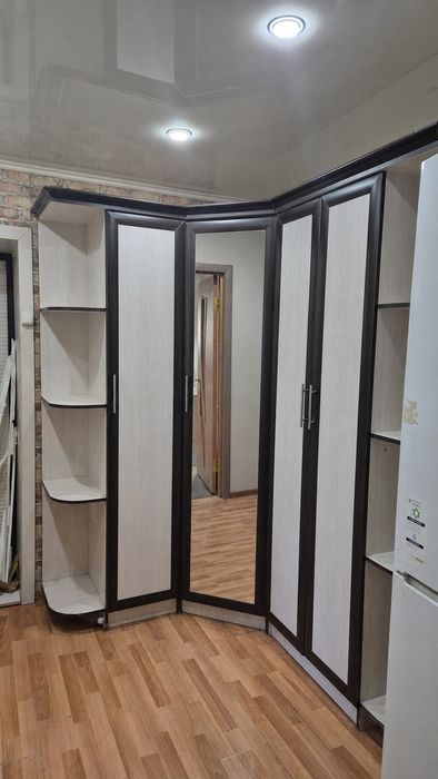 Продам угловой шкаф.