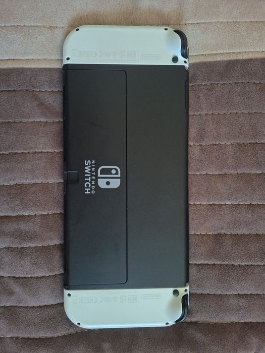 Vând nintendo switch oled