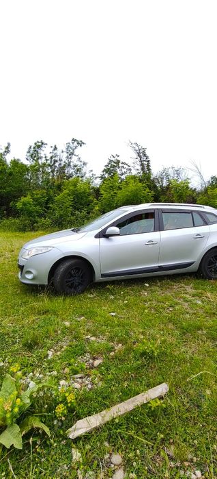 Renault  Megane în stare fff bună, 1,5 DCI, 2011, fără rugina, 212 000 reali, foarte întreținută. 3200 e negociabil în limita bunului simț.