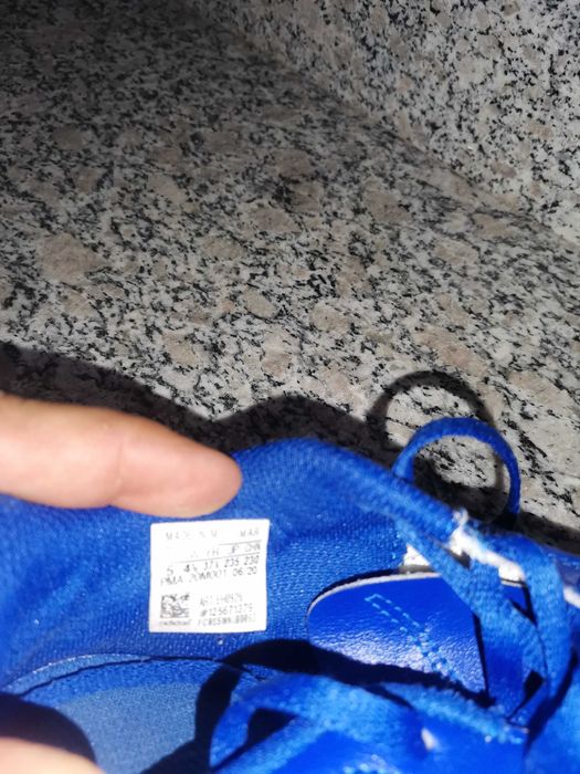 Маратонки адидас 37 номер