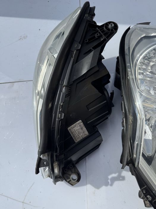 Far Mercedes c-class w204 facelift dreapta/stanga stare impecabila!