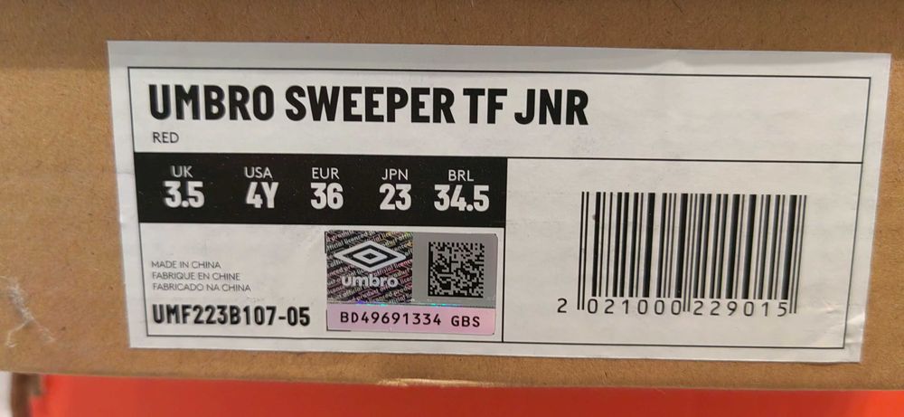 Детски футболни стоножки - чисто нови, номер 36