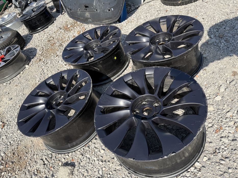 Джанти Tesla Model 3