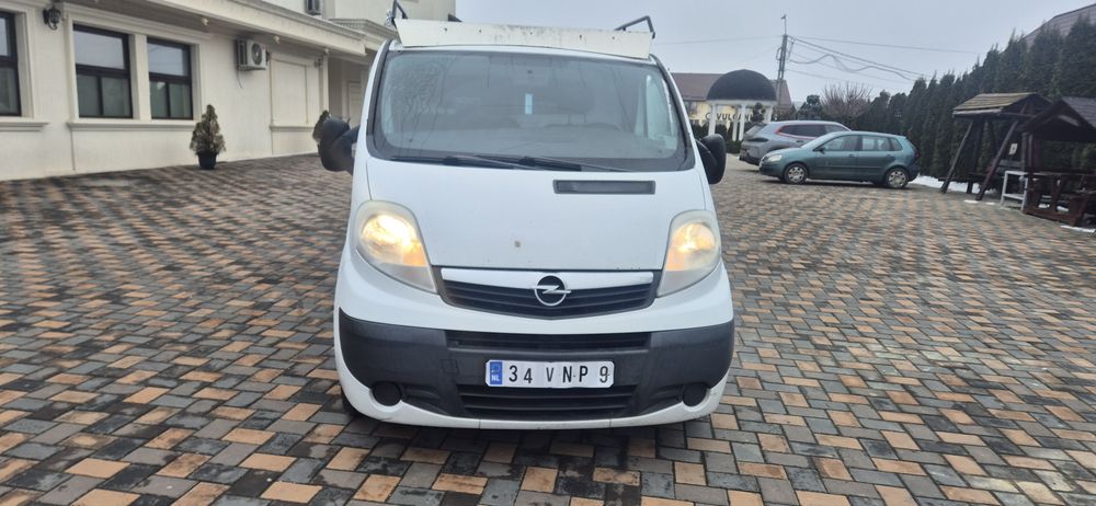 opel vivaro motor 2l 116cp 2008 3 locuri fara variante