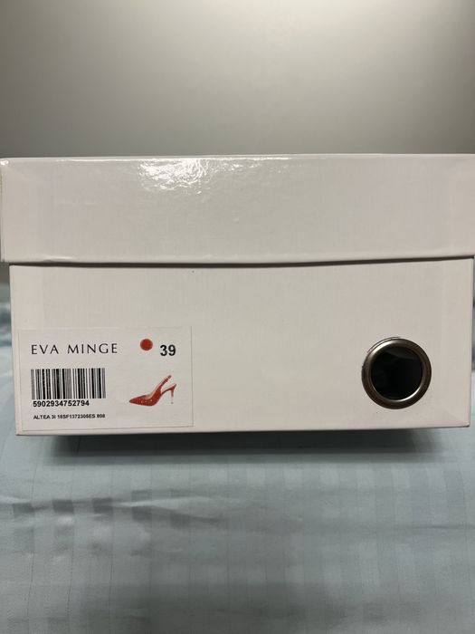 Чисто нови обувки Eva Minge